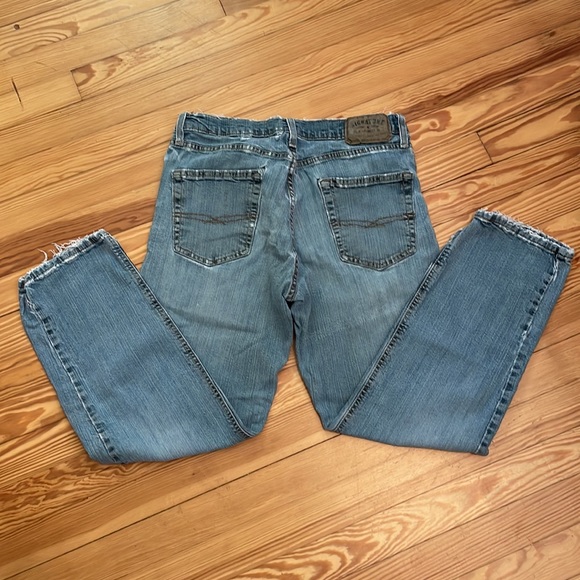 ⚡️PRICE DROP! Levi’s signature jeans. Great boyfriend cut with a little stretch. - Picture 3 of 10